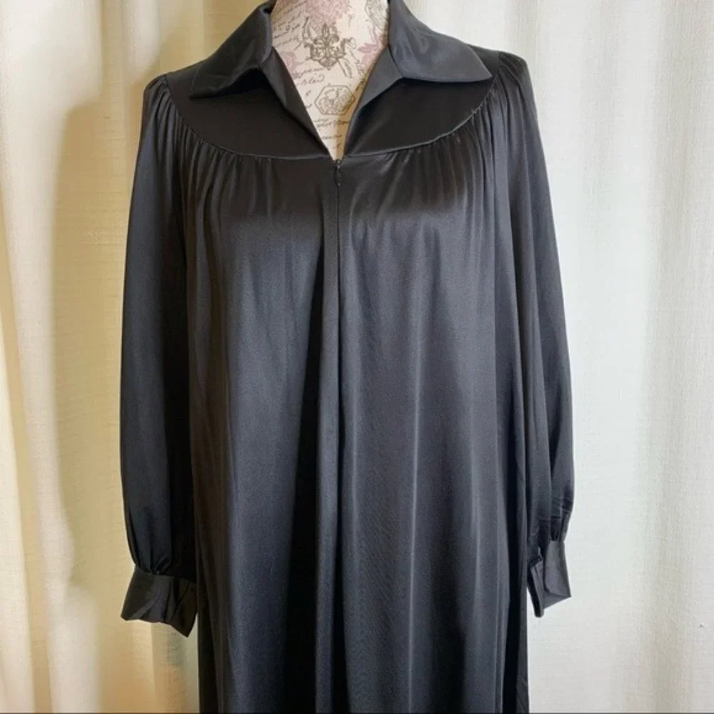 Vanity Fair Vintage Black Gown small. Long sleeve, belted, collared front zipper - Picture 3 of 13